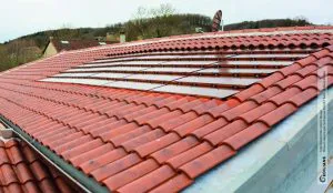 Tradycyjna dachówka czy dachówka fotowoltaiczna - jaka cena za m2? Dachowka Solarna Wykadrowane Min