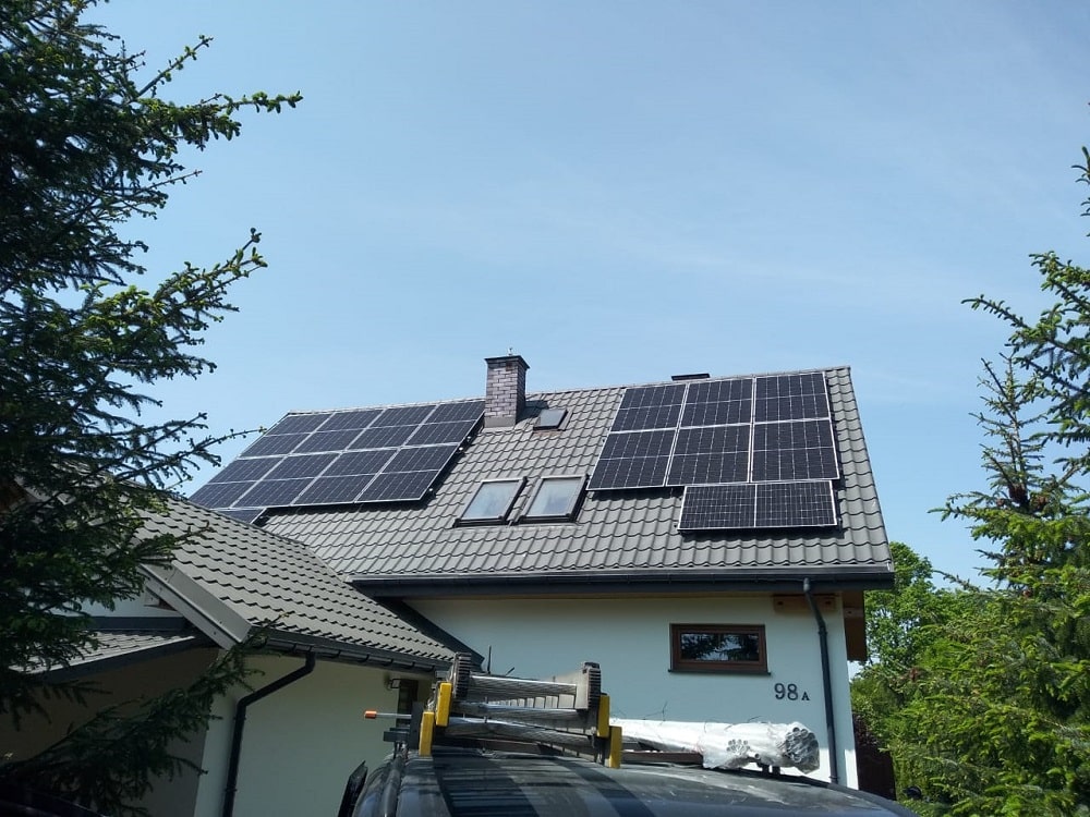 Moc instalacji: 7,36 kW Moduły fotowoltaiczne: DAH Solar 460 W Technologia modułu: Full Screen