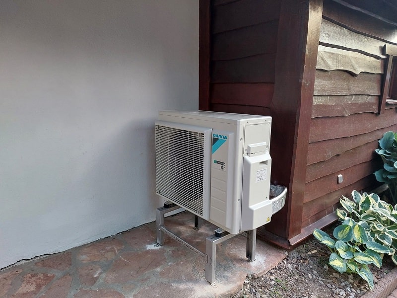 Pompa ciepła a klimatyzacja: Jakie są różnice? Jednostka Zewnętrzna Pompy Ciepła Powietrze Woda Typu Split Firmy Daikin Min pompa ciepła a klimatyzacja: jakie są różnice? jednostka zewnętrzna pompy ciepła powietrze woda typu split firmy daikin min