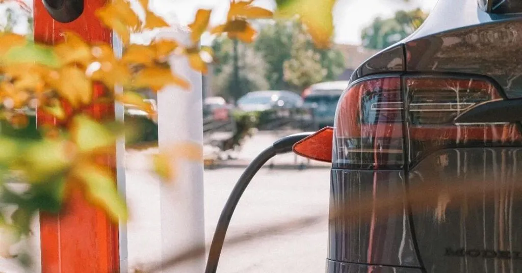 Ładowanie elektryka w trasie: porady i wskazówki ładowanie elektryka w trasie ford mondeo min