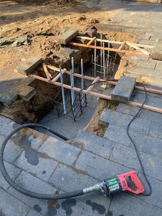 Montaż wiaty z fotowoltaiką – Kompletny przewodnik Montaż Wiaty Z Fotowoltaiką Prace Ziemne Min Montaż wiaty z fotowoltaiką – Kompletny przewodnik wylanie betonu