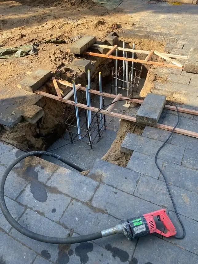 Montaż wiaty z fotowoltaiką – Kompletny przewodnik wylanie betonu